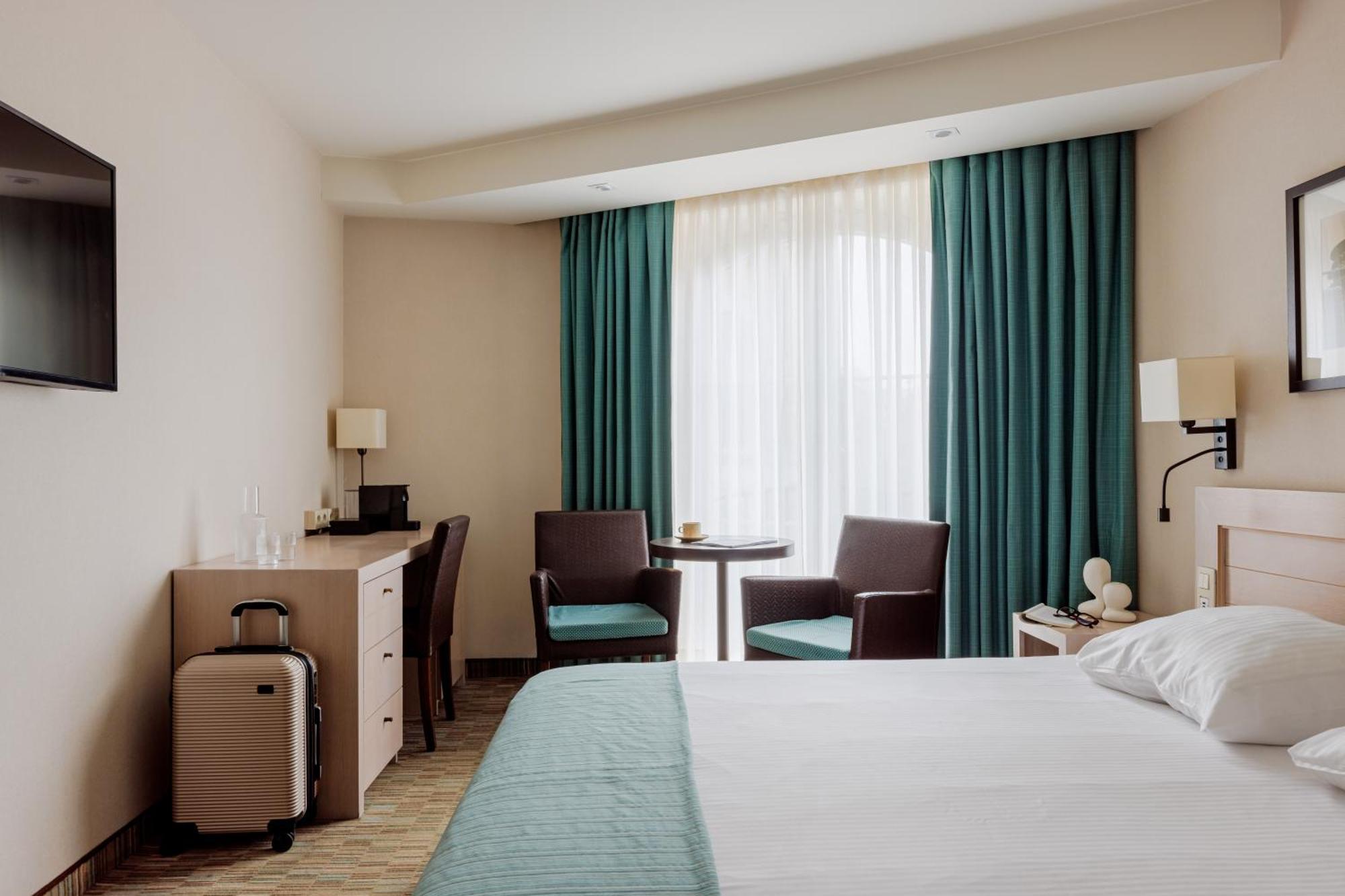 Hotel Aazaert By Wp Hotels Бланкенберге Экстерьер фото